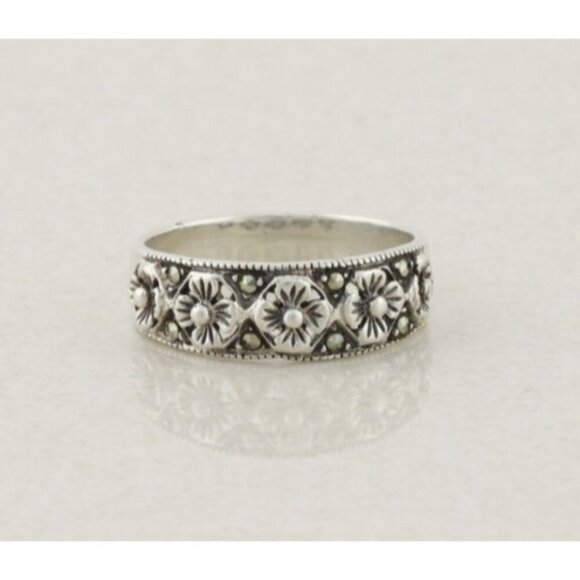 Unbranded Jewelry - Sterling Silver Flower and Marcasite Band Ring Size 7 3/4